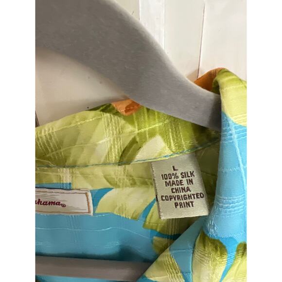 Tommy Bahama size large silk Hawaiin print button down shirt - Picture 4 of 4